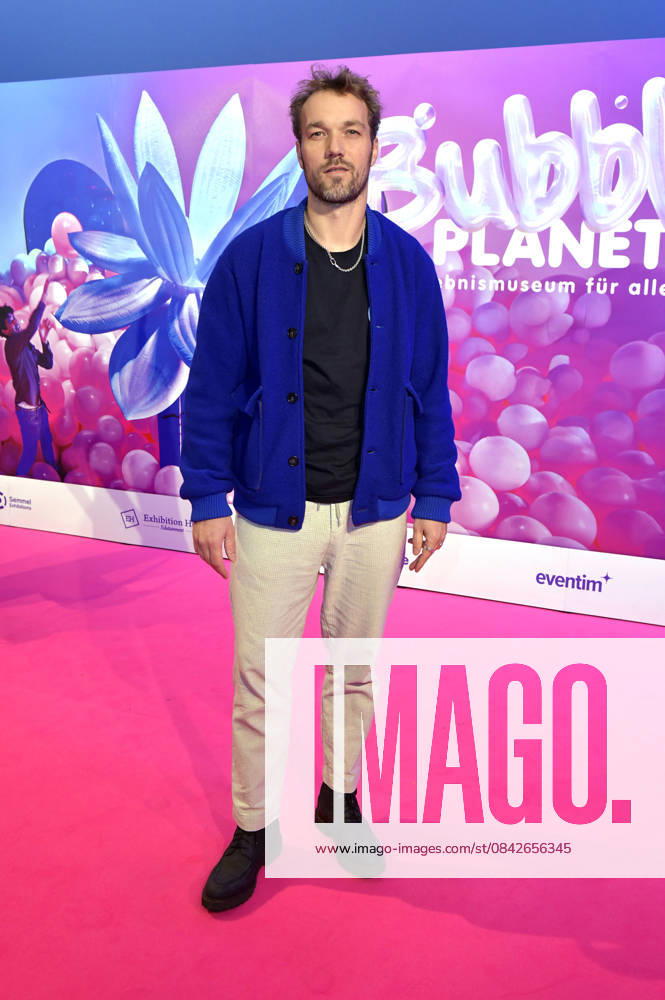Max Woelky at the exhibition opening Bubble Planet The experience museum for all the senses in the Arena Berlin Berlin, 11 12 2025 Foto:xM.xBehrensx xFuturexImagex bubble_5244