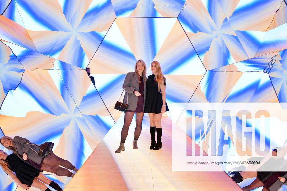 Inka Klee with guest at the exhibition opening Bubble Planet The adventure museum for all the senses in the Arena Berlin Berlin, 11 12 2025 Foto:xM.xBehrensx xFuturexImagex bubble_5293