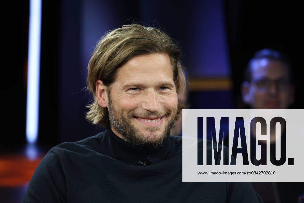 Sebastian Ströbel, actor, guest on the NDR Talk Show on 12 12 2025, photo session before the live broadcast on the 3 program of NDR television in the Hamburg Lokstedt television studio