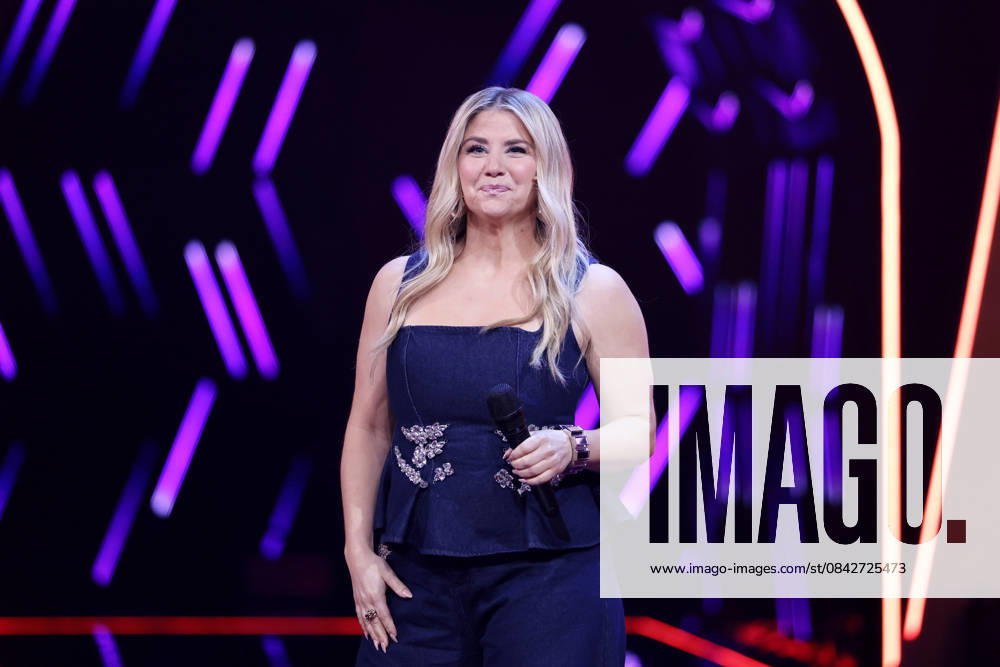 Singer Beatrice Egli in the ProSieben show The Masked Singer at the MMC Studios in Ossendorf Cologne, 13 12 2025 NRW Germany