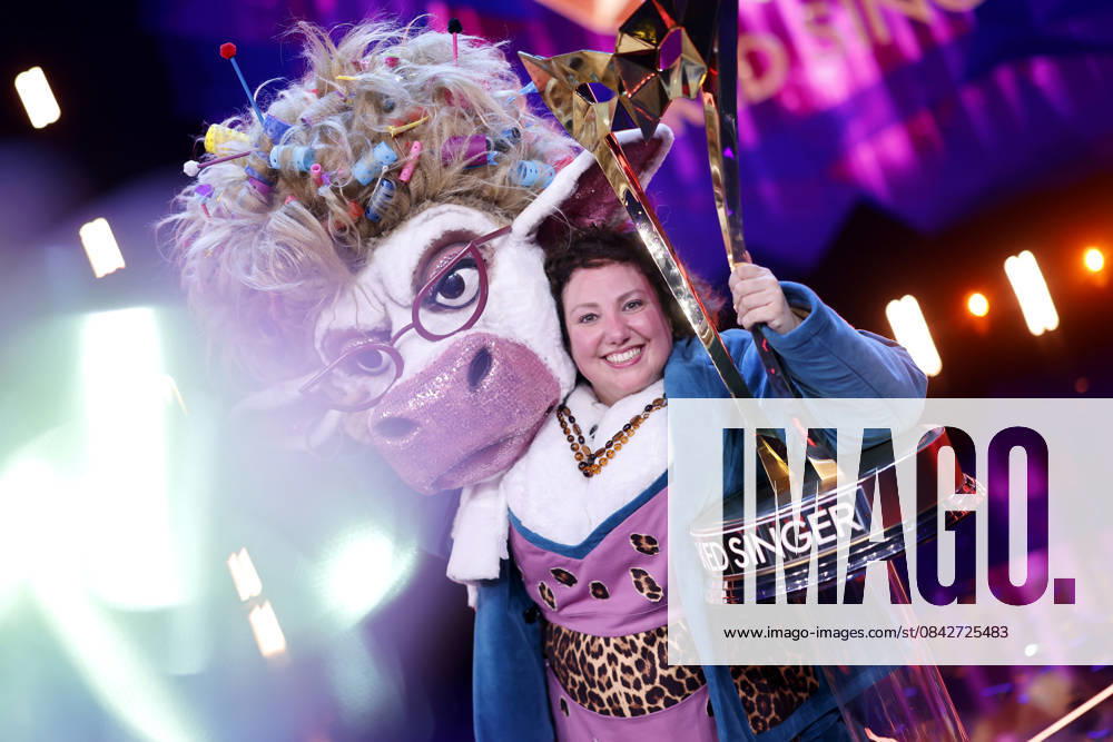 Actress Meltem Kaptan wins as the character Muuhnika in the ProSieben show The Masked Singer at the MMC Studios in Ossendorf Cologne, 13 12 2025 NRW Germany