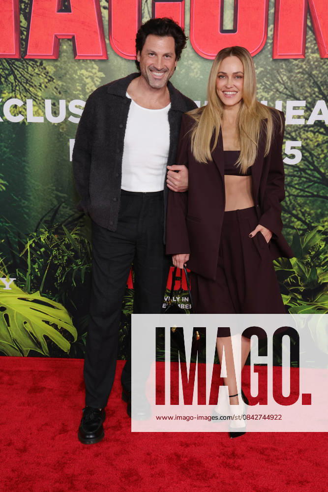 Los Angeles, Californi- Maksim Chmerkovskiy, Peta Murgatroyd,. Los Angeles Premiere Of Columbia Pictures Anaconda held at The United Theater on Broadwayl.in Los Angeles. Los Angeles USA - ZUMAa123 20251213_zaa_a123_025