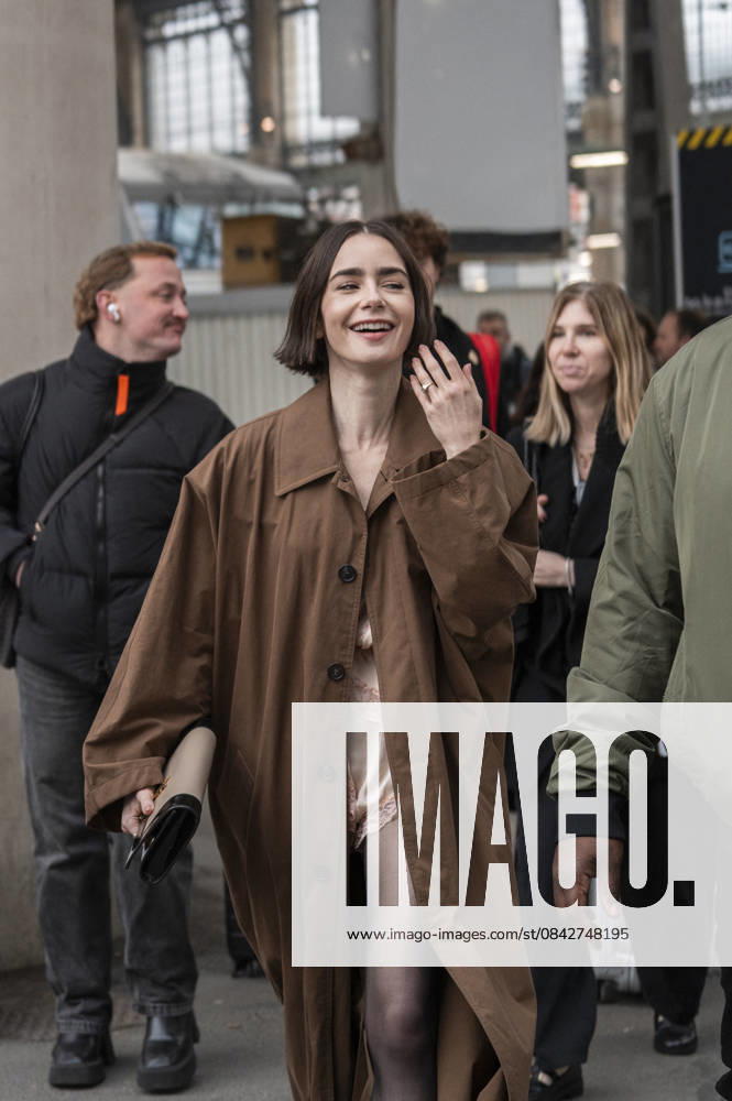 Emily in Paris cast - Paris Lily Collins arrives at Gare d’Austerlitz by the Orient Express in Paris, on December 14, 2025. Photo by Eliot Blondet ABACAPRES.COM Paris France France