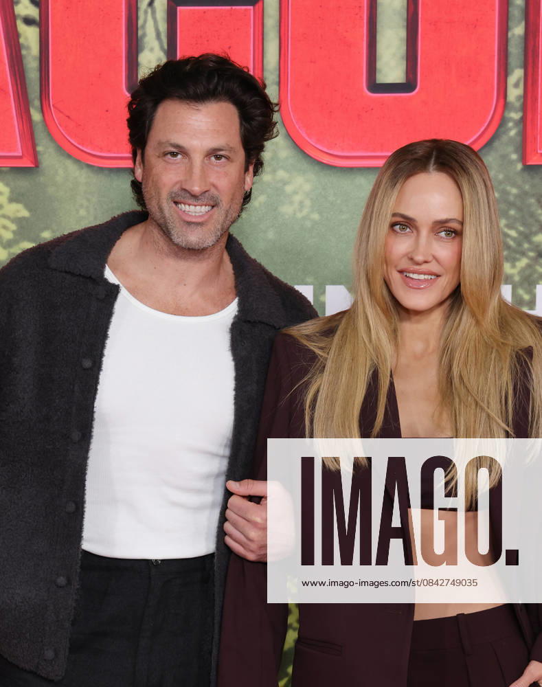 Los Angeles, Californi- Maksim Chmerkovskiy, Peta Murgatroyd,. Los Angeles Premiere Of Columbia Pictures Anaconda held at The United Theater on Broadwayl.in Los Angeles. Photo