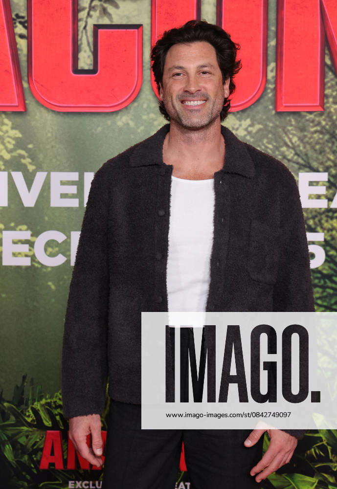 Los Angeles, Californi- Maksim Chmerkovskiy. Los Angeles Premiere Of Columbia Pictures Anaconda held at The United Theater on Broadwayl.in Los Angeles. Photo