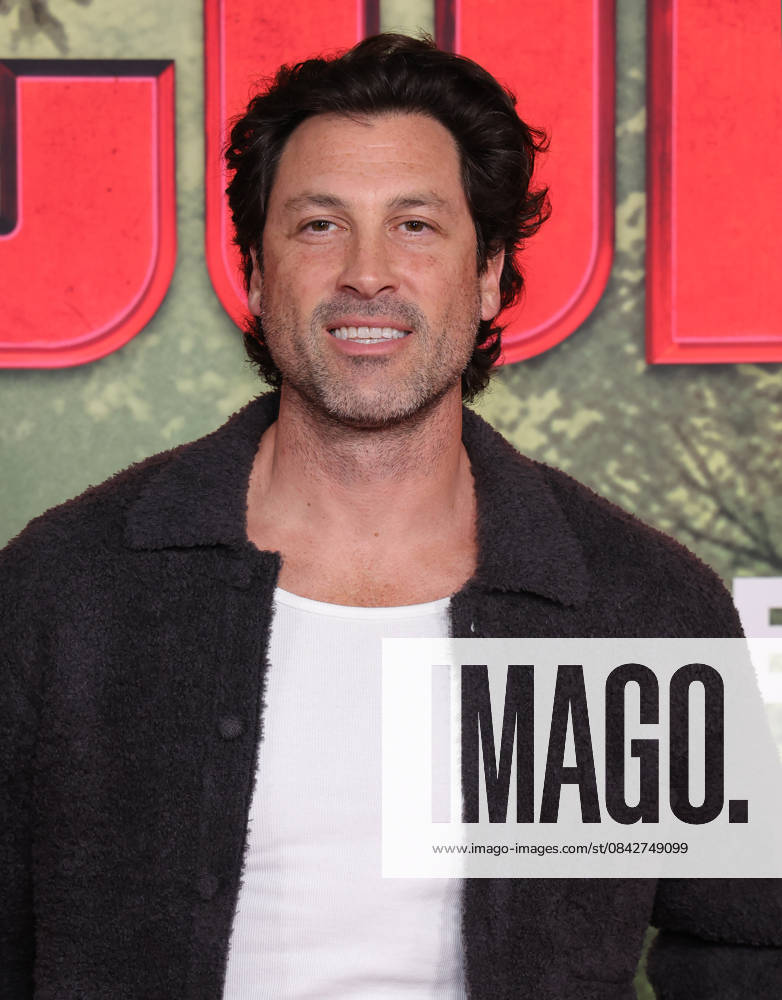 Los Angeles, Californi- Maksim Chmerkovskiy. Los Angeles Premiere Of Columbia Pictures Anaconda held at The United Theater on Broadwayl.in Los Angeles. Photo