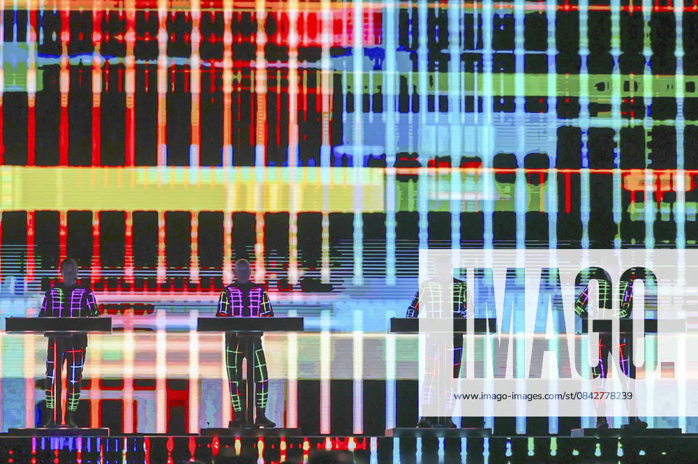 Kraftwerk live at a concert of their multimedia tour in the Mitsubishi Electric Halle Duesseldorf, 14 12 2025 Foto:xxF.xZeisingx xFuturexImagex kraftwerk_5209