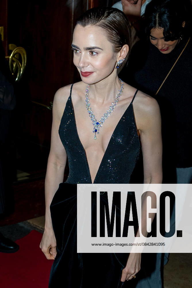 Lily Collins The cast and crew of the series Emily in Paris gather at Maxim s after the premiere of season 5 at the Grand Rex in Paris on 15 December 2025 Yoann Ouahcene Bestimage The cast and crew of the series Emily in Paris gather at Maxim s after the premiere of season 5 at the Grand Rex in Paris on 15 December 2025 Paris Bolivia