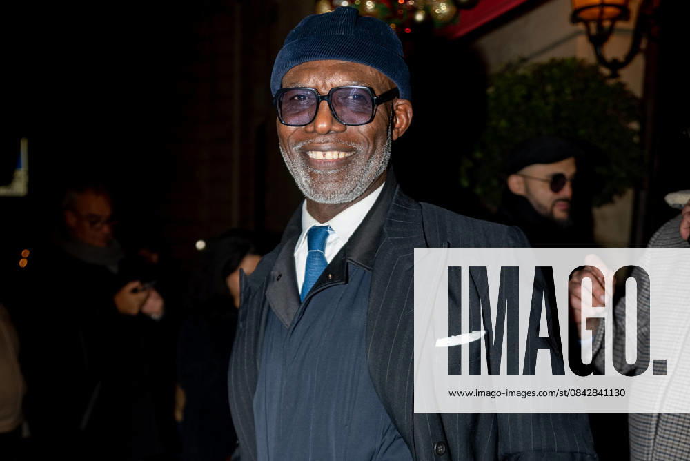 Ériq Ebouaney The cast and crew of the series Emily in Paris gather at Maxim s after the premiere of season 5 at the Grand Rex in Paris on 15 December 2025 Yoann Ouahcene Bestimage The cast and crew of the series Emily in Paris gather at Maxim s after the premiere of season 5 at the Grand Rex in Paris on 15 December 2025 Paris Bolivia
