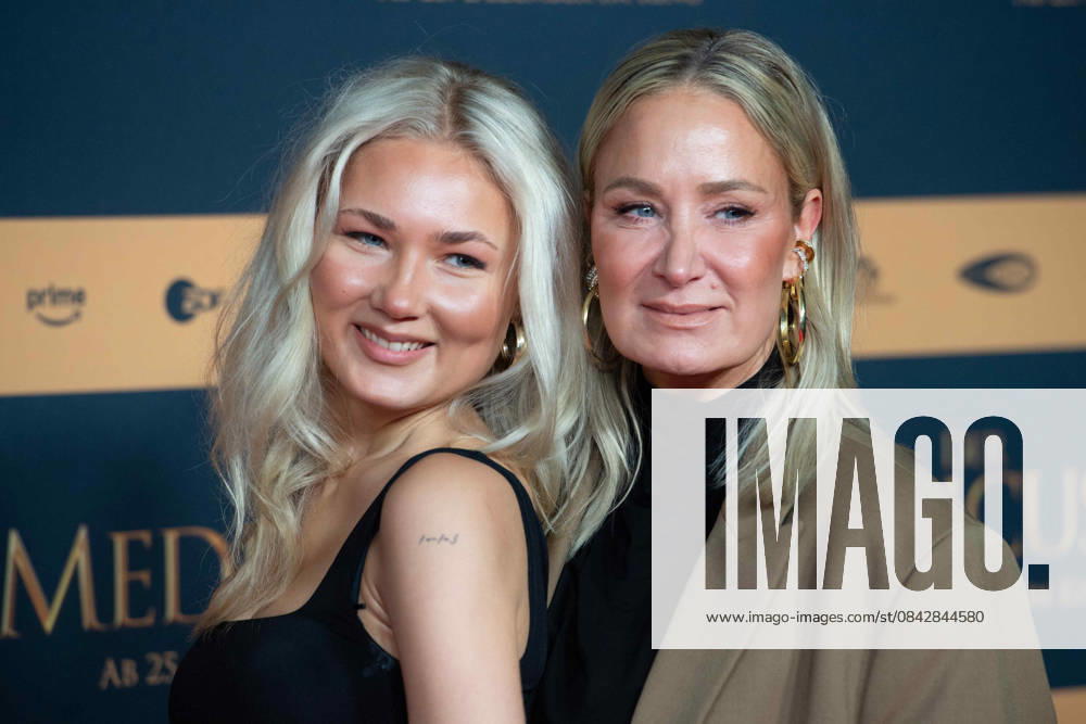 Janine KUNZE, actress, with her daughter Lili BUDACH, actress, red carpet, red carpet show, arrival, film premiere DER MEDICUS 2 on 15 12 2025 at the Cinedom cinema in Cologne,