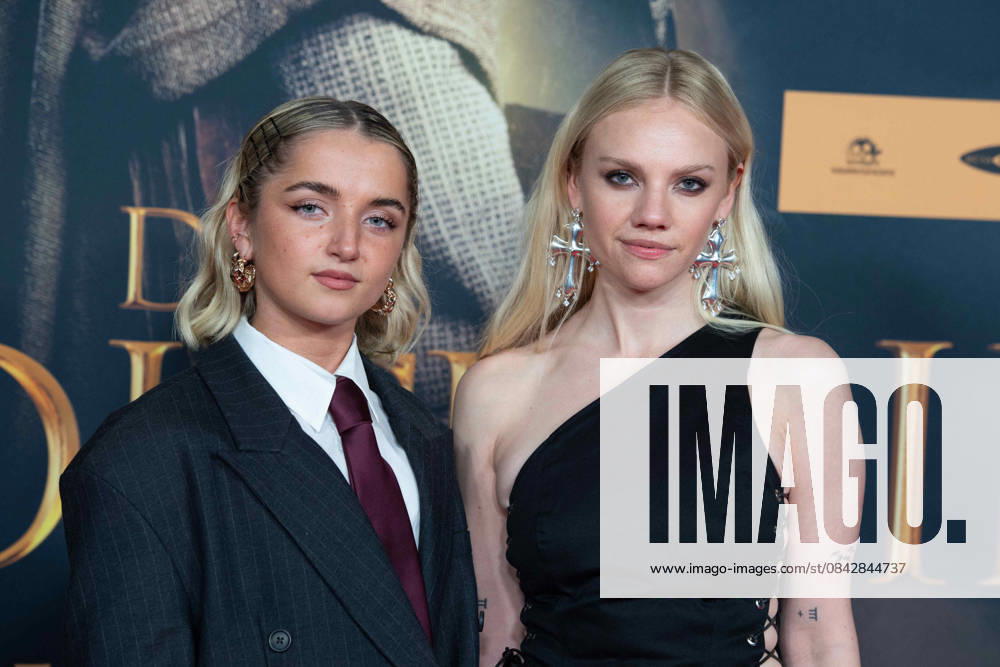 From left Rosie BOORE, actress, Aine Rose DALY, actress, red carpet, red carpet show, arrival, film premiere DER MEDICUS 2 on 15 12 2025 at the Cinedom cinema in Cologne,
