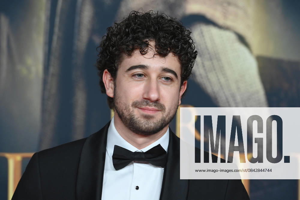 Jaouhar BEN AYED actor, portrait, portrait, portrait, cropped single image, single motif, red carpet, red carpet show, arrival, film premiere DER MEDICUS 2 on 15 12 2025 at the Cinedom cinema in Cologne,