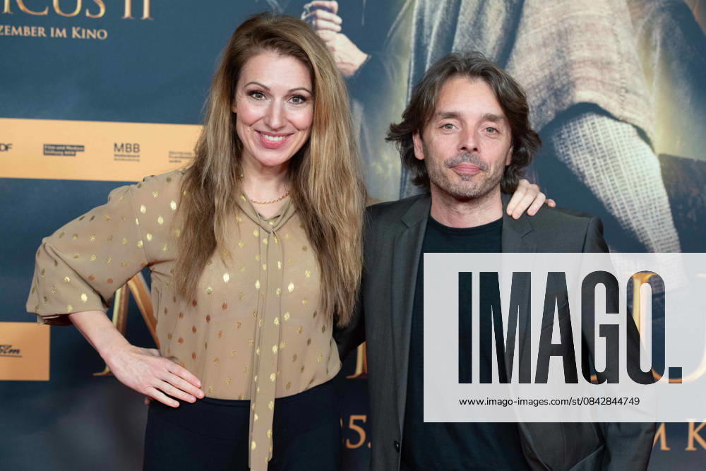 Mara BERGMANN, presenter, with husband Alexander HOFFMANN, red carpet, red carpet show, arrival, film premiere DER MEDICUS 2 on 15 12 2025 at the Cinedom cinema in Cologne,