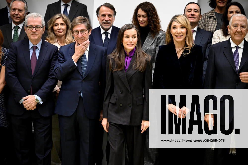 Queen Letizia chairs the meeting of the Board of Trustees of the FAD Youth Foundation The President of FAD Youth, José Ignacio Goirigolzarri and Queen Letizia pose for the family photo during the meeting of the Board of Trustees of the FAD Youth Foundation upon her arrival at the meeting of the Board of Trustees of the FAD Youth Foundation, December 16, 2025, in Madrid Spain Dona Letizia, Honorary President of the FAD Youth Foundation, chairs the meeting of the Board of Trustees of the institution, which will address the issue of digital security for youth QUEEN LETIZIA FAD YOUTH DECEMBER 16, 2025 José Madrid Madrid Madrid Spain
