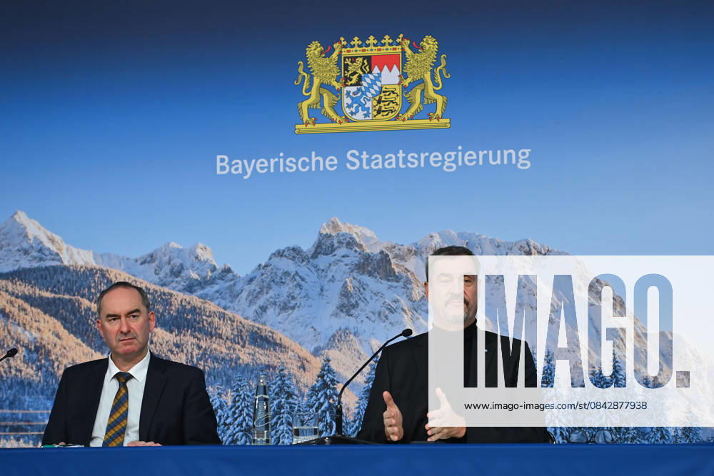 From left Hubert AIWANGER Free Voters, Bavarian Minister of Economic Affairs, Markus SOEDER State Premier of Bavaria and CSU Chairman in front of a wintry Alpine backdrop, press conference of the Bavarian State Government after the cabinet meeting on 16 12 2025 in the Prinz Carl Palais in Munich