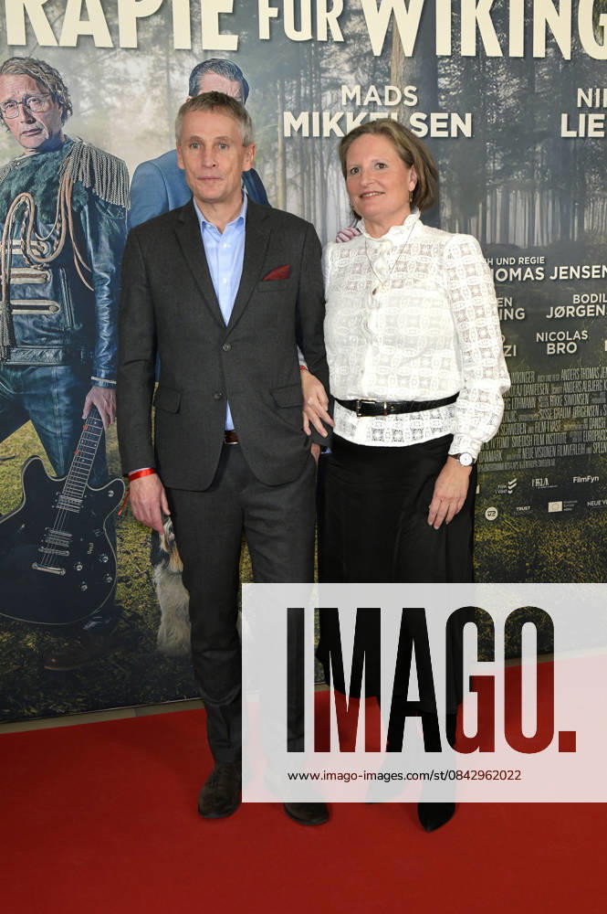 Thomas Ostrup Moller with companion at the premiere of the movie Therapy for Vikings at the Delphi Filmpalast cinema in Berlin, 17 12 2025 Foto:xM.xBehrensx xFuturexImagex wikinger_5201