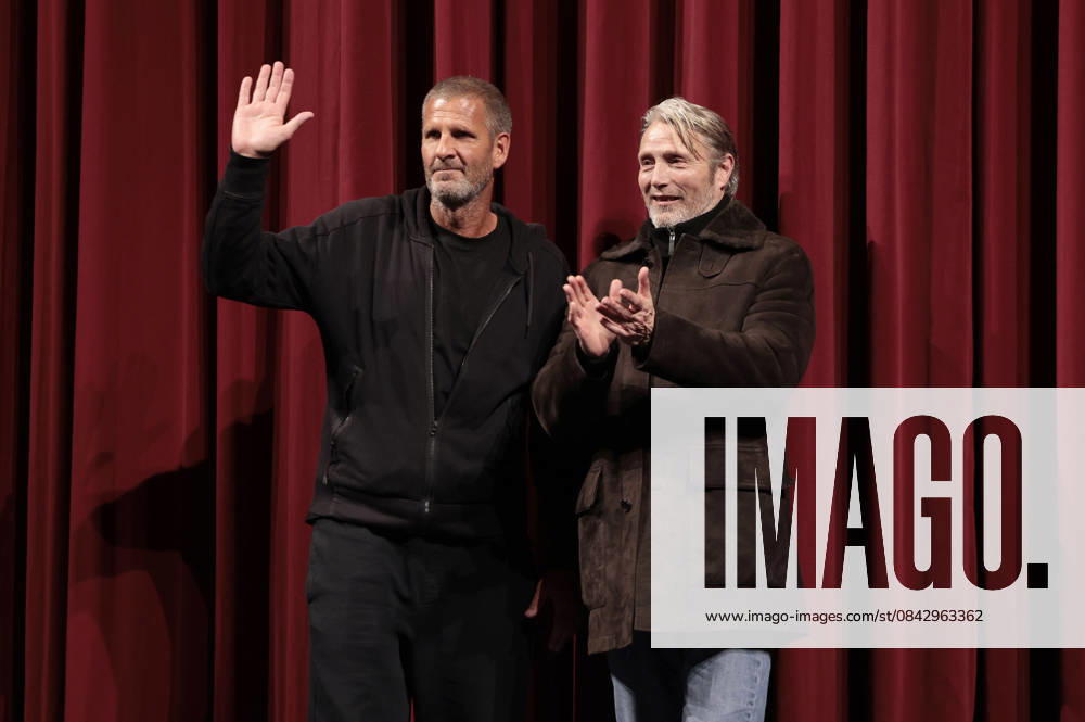 Anders Thomas Jensen and Mads Mikkelsen at the premiere of the feature film Therapy for Vikings Den sidste viking The Last Viking at the Delphi Filmpalast cinema in Berlin, 17 12 2025 Foto:xS.xGabschx xFuturexImagex wikinger_5242
