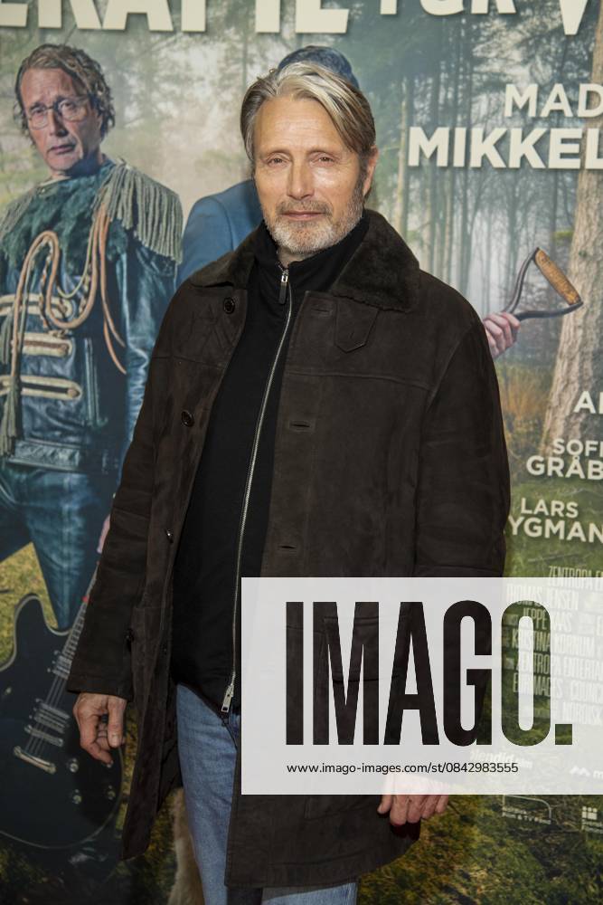 Abb Mads Dittmann Mikkelsen Danish actor on the red carpet at the Berlin movie premiere of Therapie fuer Wikinger at the cinema Delphi Filmpalast Berlin on 17 12 2025 Berlin Germany