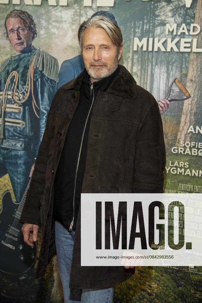 Abb Mads Dittmann Mikkelsen Danish actor on the red carpet at the Berlin movie premiere of Therapie fuer Wikinger at the cinema Delphi Filmpalast Berlin on 17 12 2025 Berlin Germany