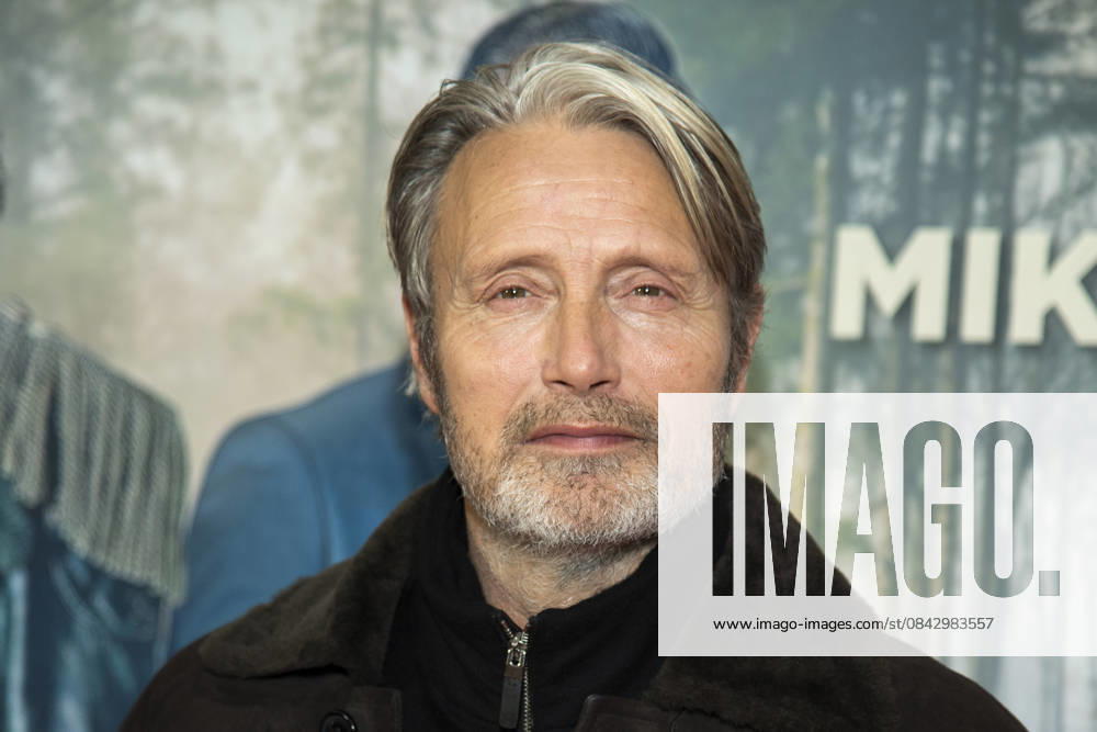 Abb Mads Dittmann Mikkelsen Danish actor on the red carpet at the Berlin movie premiere of Therapie fuer Wikinger at the cinema Delphi Filmpalast Berlin on 17 12 2025 Berlin Germany