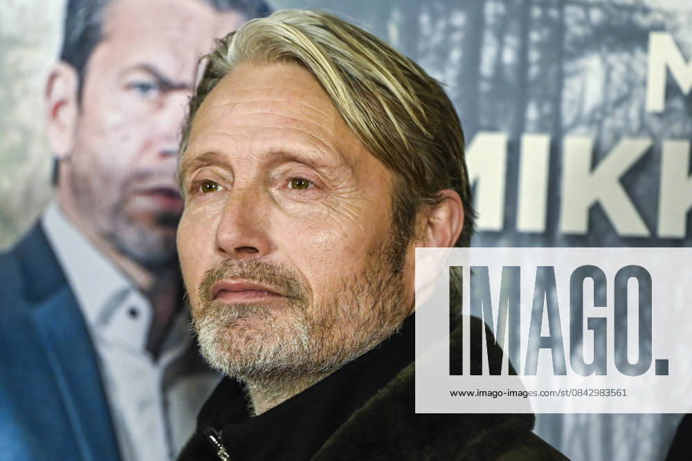 Abb Mads Dittmann Mikkelsen Danish actor on the red carpet at the Berlin movie premiere of Therapie fuer Wikinger at the cinema Delphi Filmpalast Berlin on 17 12 2025 Berlin Germany