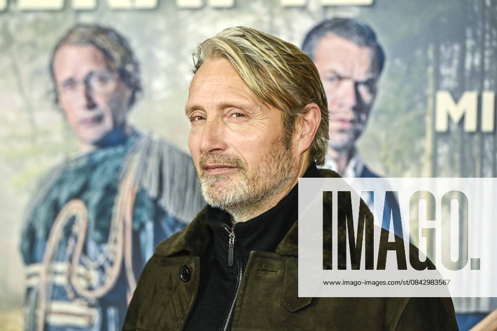 Abb Mads Dittmann Mikkelsen Danish actor on the red carpet at the Berlin movie premiere of Therapie fuer Wikinger at the cinema Delphi Filmpalast Berlin on 17 12 2025 Berlin Germany