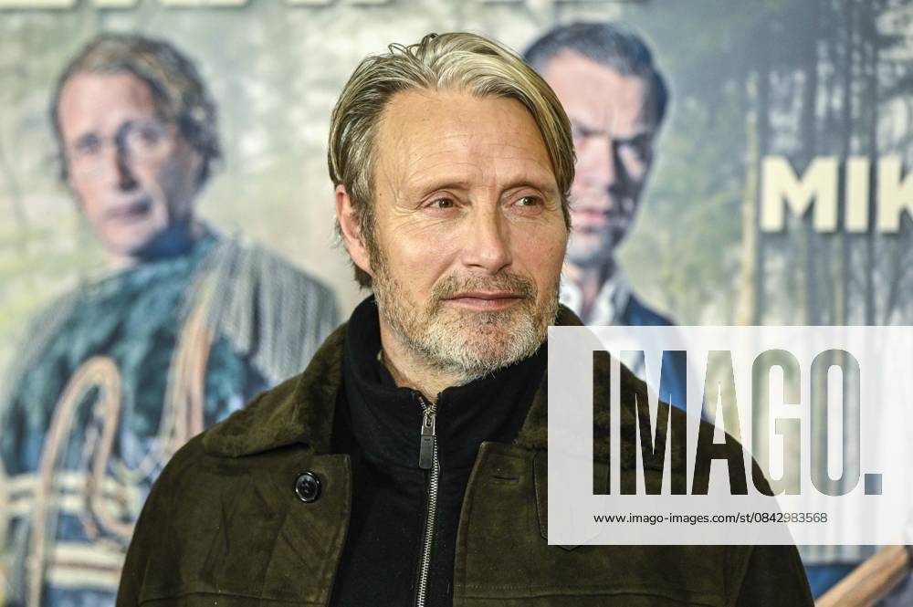 Abb Mads Dittmann Mikkelsen Danish actor on the red carpet at the Berlin movie premiere of Therapie fuer Wikinger at the cinema Delphi Filmpalast Berlin on 17 12 2025 Berlin Germany