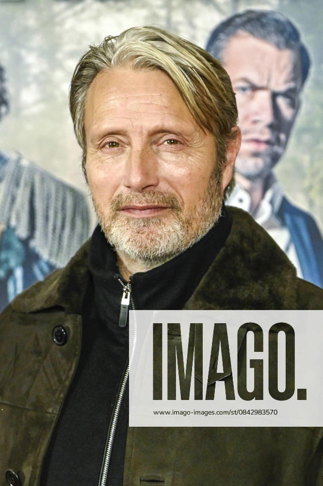 Abb Mads Dittmann Mikkelsen Danish actor on the red carpet at the Berlin movie premiere of Therapie fuer Wikinger at the cinema Delphi Filmpalast Berlin on 17 12 2025 Berlin Germany