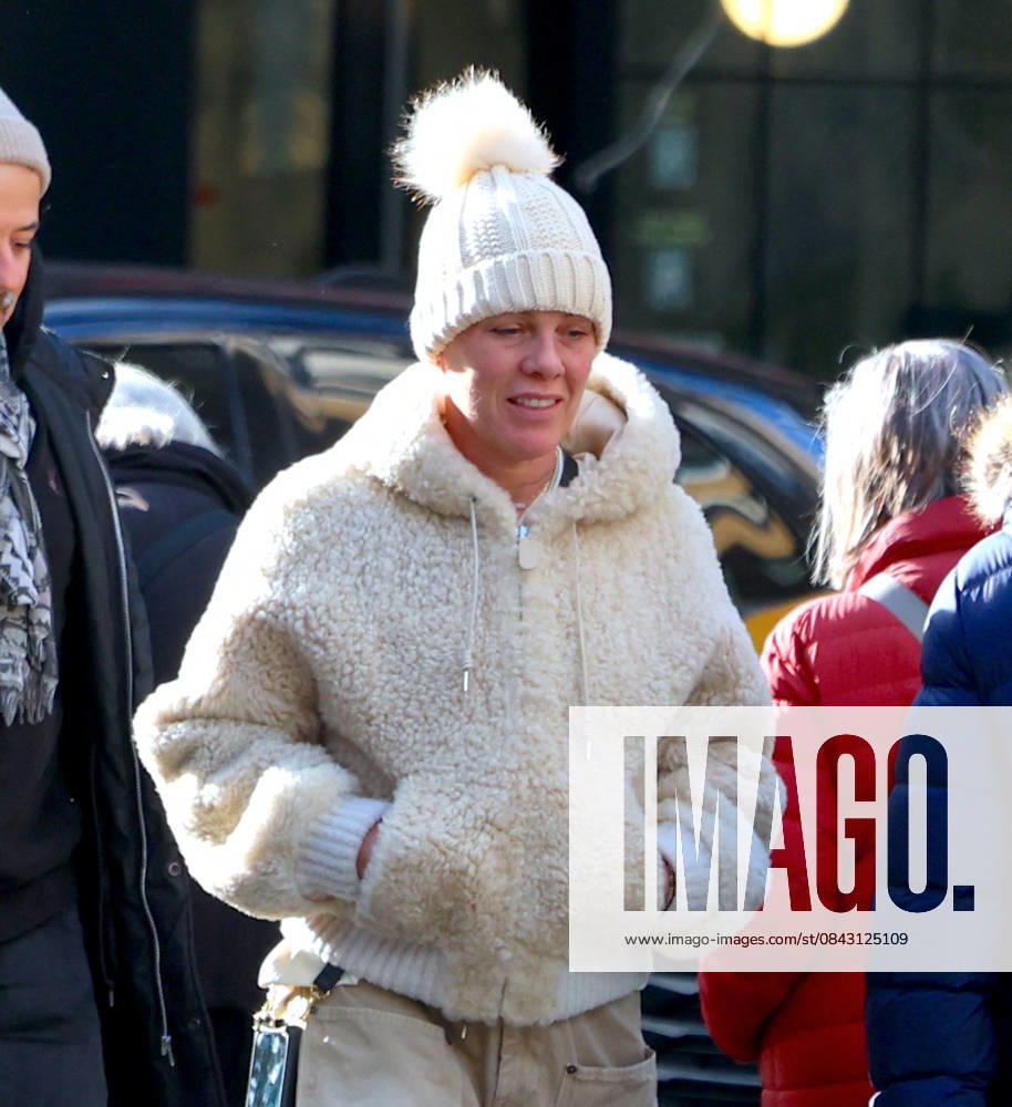 Pink Out - NYC Singer Pink walks with a friend in the West Village, New York on December 18, 2025. Photo by Dylan Travis ABACAPRESS.COM New York City NY United States