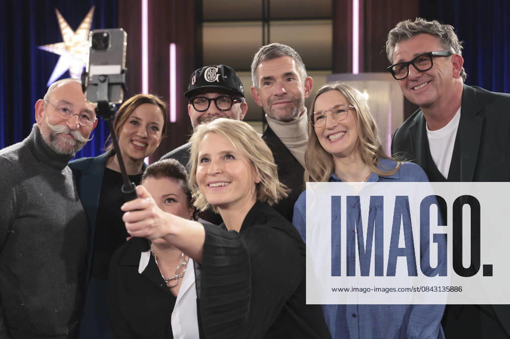 Horst Lichter, Carina Raddatz, Meltem Kaptan, Susan Link, Mark Forster, Micky Beisenherz, Franca Cerutti and Hans Sigl at the recording of the WDR talk show Kölner Treff at WDR Studio BS 3 Cologne, 18 12 2025 Foto:xR.xSchmiegeltx xFuturexImagex koelner_treff1812_5206