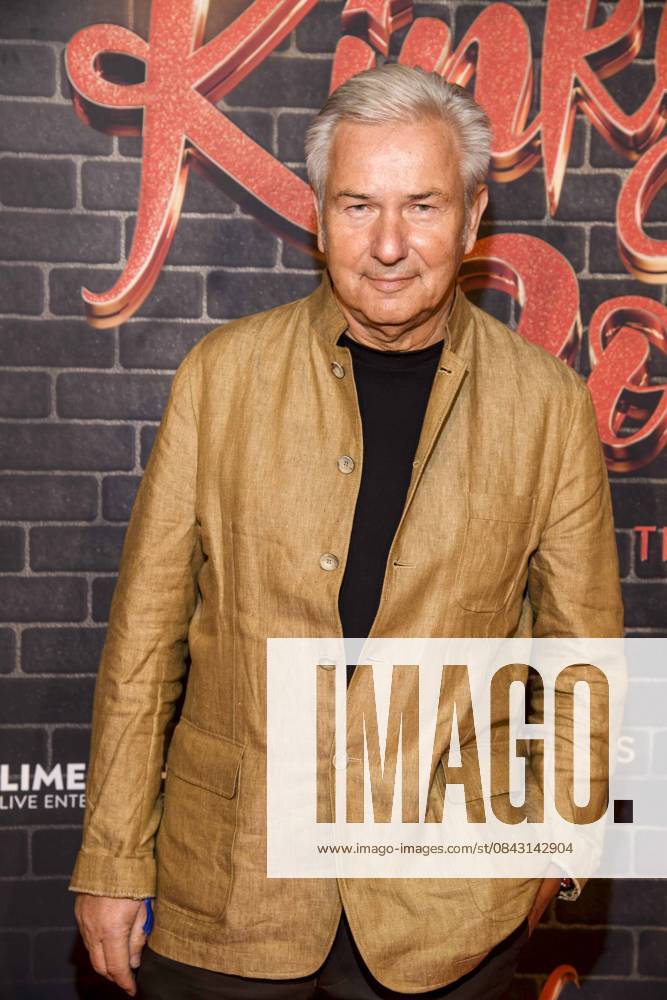 Abb Klaus Wowereit on the red carpet at the premiere of Kinky Boots The Musical at the Admiralspalast on 18 12 2025 in Berlin Berlin Germany