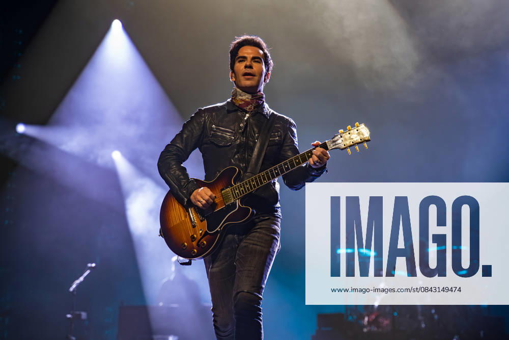 Stereophonics Play The O2 Arena in London, UK - 18 Dec 2025 Kelly Jones of The Stereophonics seen performing live on stage at The O2 Arena. Stereophonics played The O2 Arena 18th December 2025 As the last date in their Winter Arena Tour . Stereophonics are Kelly Jones, Richard Jones, Adam Zindani and Jamie Morrison London United Kingdom