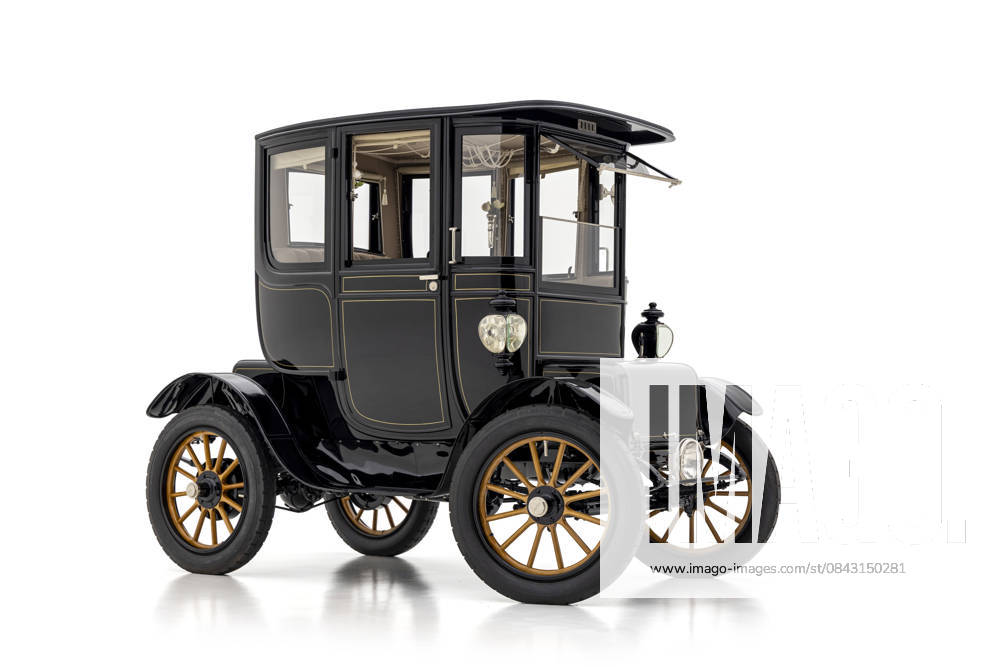 One of first ever electric cars – made 113 years ago – set to sell for £375,000 Story from Jam Press (First Electric Car) Pictured: The restored Baker Electric Model V, built in 1912. One of first ever electric cars – made 113 years ago – set to sell for £375,000 One of the first ever electric cars is set to sell for £375,000. The restored Baker Electric Model V, built in 1912, is heading to auction. It’s widely regarded as one of the finest early electric cars ever produced. The car being offered is a Model V four-passenger Special Extension Coupe, one of the last and most desirable enclosed Baker designs. It features elegant, lightweight aluminium bodywork, a style discontinued shortly after, as reported by Luxury Auto News. Power