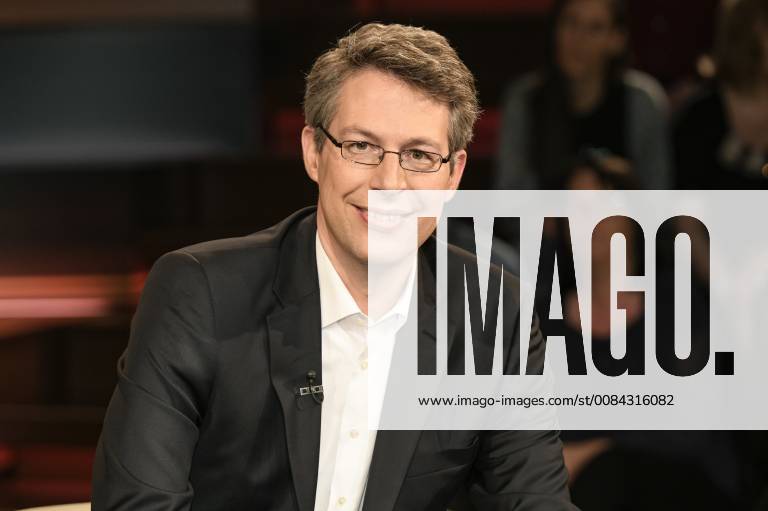Markus Blume Politician 04 18 here Markus Blume on 10 April 2018 in Markus Lanz ZDF Germany German German man Politics Bavaria CSU Secretary General TV Television Talk show german politician sitting cross-wise smiling