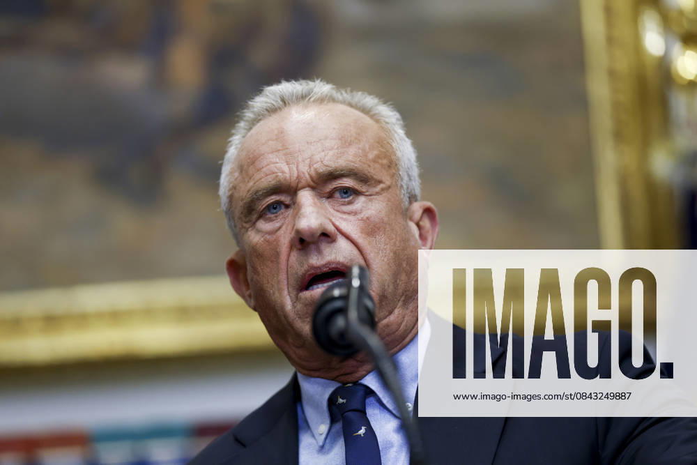 US Secretary of Health and Human Services Robert F. Kennedy Jr. delivers remarks following US President Donald Trump s remarks on lowering the prices of drugs and pharmaceuticals during an announcement in the Roosevelt Room of the White House in Washington, DC, On December 19, 2025. WASP202512192073 WILLxOLIVER