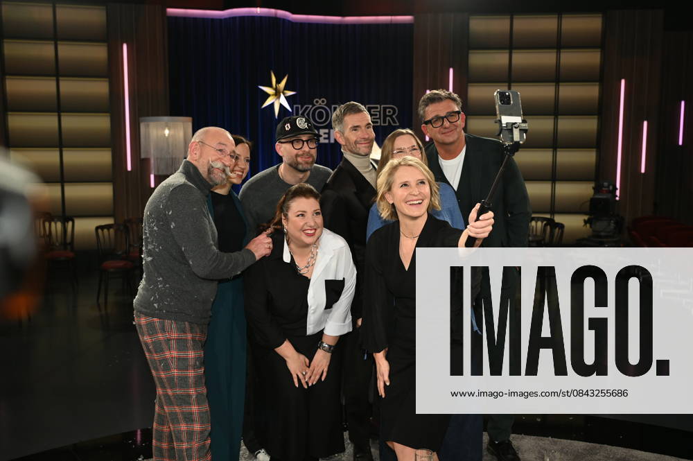 Presenter Horst Lichter, founder Carina Raddatz, singer Mark Forster, actress Meltem Kaptan, presenter Micky Beisenherz, psychotherapist Franca Cerutti, actor Hans Sigl and presenter Susan Link are guests on the WDR talk show Kölner Treff and take a selfie