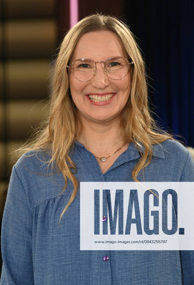 Psychotherapist Franca Cerutti, podcast Psychology to go and ARD documentary series Family Therapy, psychotherapist and podcaster Franca Cerutti invites four families to the countryside for intensive family coaching, as a guest on the WDR talk show Kölner Treff