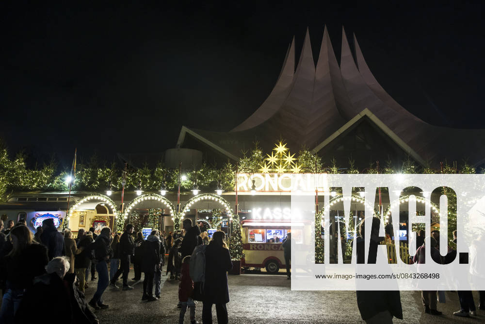 Roncalli Weihnachtscircus, show and celebrities at the Tempodrom, Berlin, 19 12 2025 Overview at the premiere of the 21 Original Roncalli Weihnachtscircus at the Berlin Tempodrom on 19 12 2025 Berlin Tempodrom