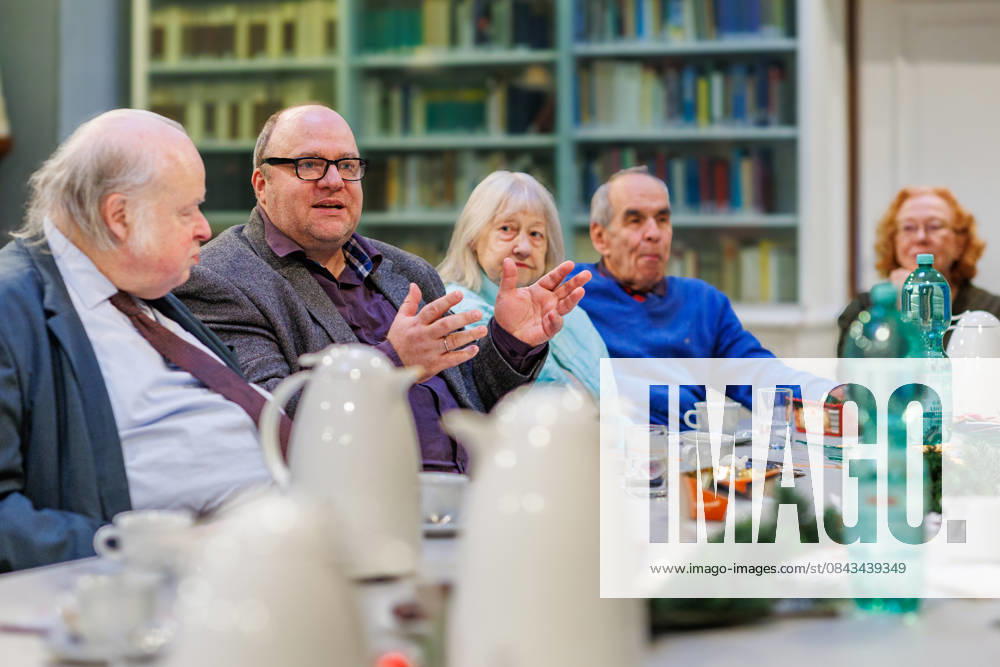 Düsseldorf Tea Time with Leo Litz at the Heinrich Heine Institute Author, director and film actor Leo Litz, who comes from St Petersburg, reads from his book Wie Väterchen Frost dem Osterhasen begegnet Here 2 v l Host Jan Michaelis, author and publicist Düsseldorf Heinrich Heine Institute, North Rhine-Westphalia Germany