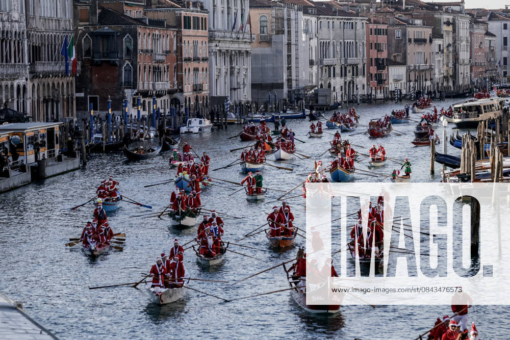 Hundreds of Santas row in Venice’s Christmas water parade VENICE, ITALY - DECEMBER 21: The traditional Santa Claus water parade, featuring hundreds of rowers dressed as Santa Claus aboard traditional Venetian rowing boats, pass through the historic center of Venice along the Grand Canal on December 21, 2025. Andrea Carrubba Anadolu Venice Italy. Editorial use only. Please get in touch for any other usage.