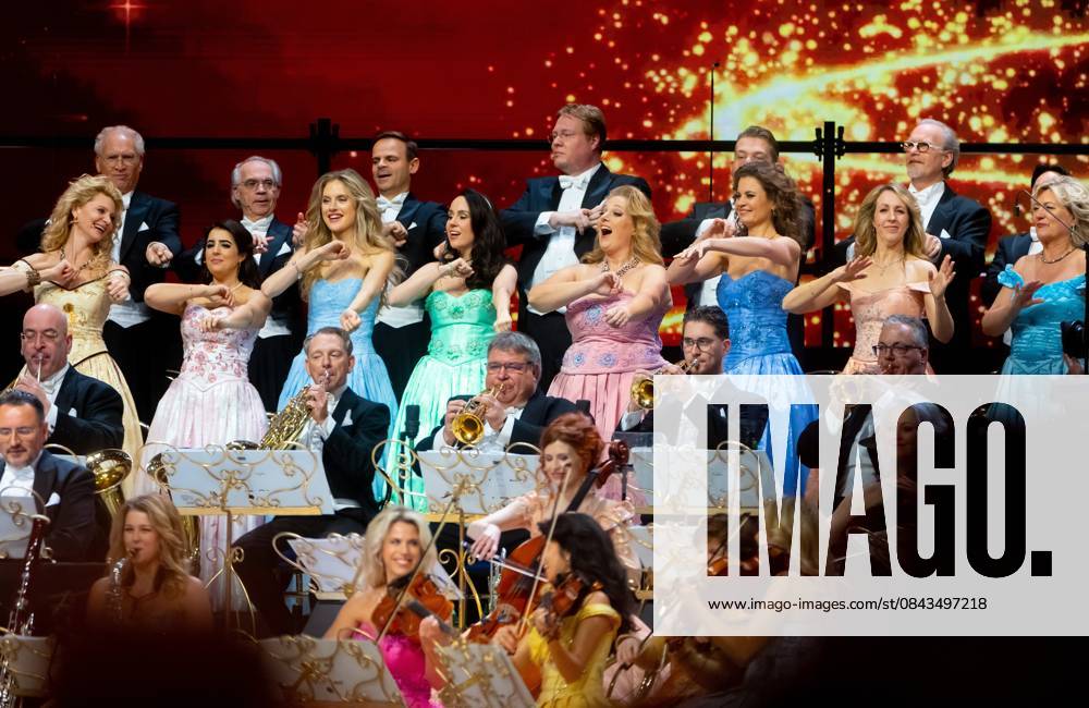 MAASTRICHT The orchestra during the last of André Rieu s six Christmas concerts at the MECC. Rieu is accompanied by his Johann Strauss Orchestra, soloists, dancers, and skaters. ANP IRIS VAN DEN BROEK netherlands out - belgium out