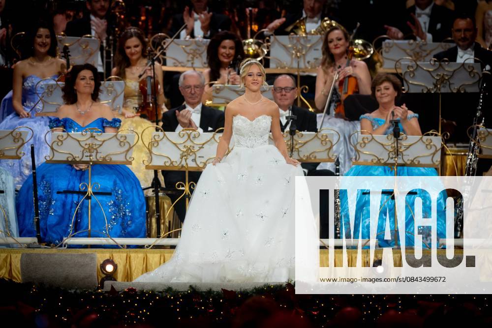 MAASTRICHT Emma Kok during the last of André Rieu s six Christmas concerts at the MECC. Rieu is accompanied by his Johann Strauss Orchestra, soloists, dancers, and skaters. ANP IRIS VAN DEN BROEK netherlands out - belgium out