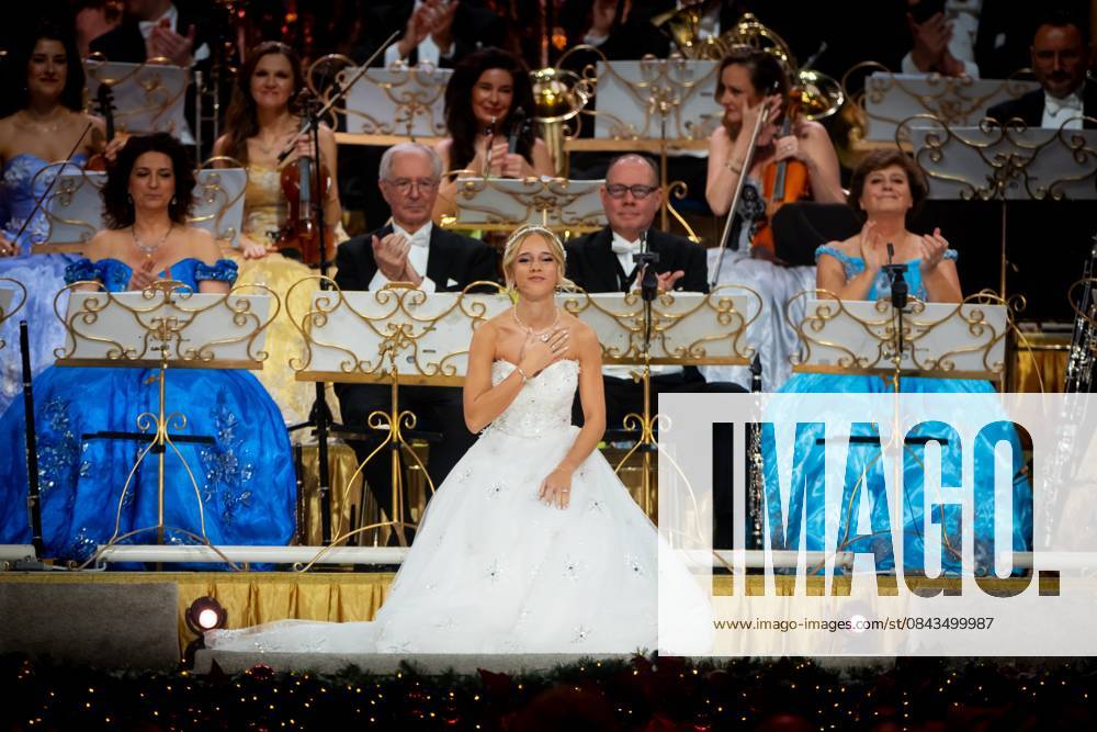 MAASTRICHT Emma Kok during the last of André Rieu s six Christmas concerts at the MECC. Rieu is accompanied by his Johann Strauss Orchestra, soloists, dancers, and skaters. ANP IRIS VAN DEN BROEK netherlands out - belgium out