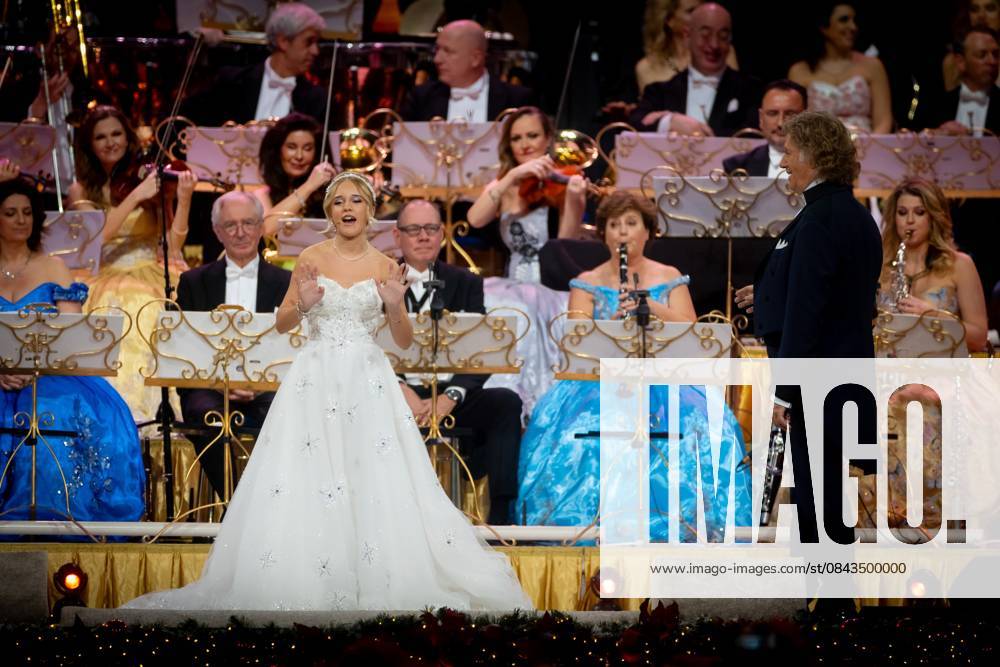 MAASTRICHT Emma Kok during the last of André Rieu s six Christmas concerts at the MECC. Rieu is accompanied by his Johann Strauss Orchestra, soloists, dancers, and skaters. ANP IRIS VAN DEN BROEK netherlands out - belgium out