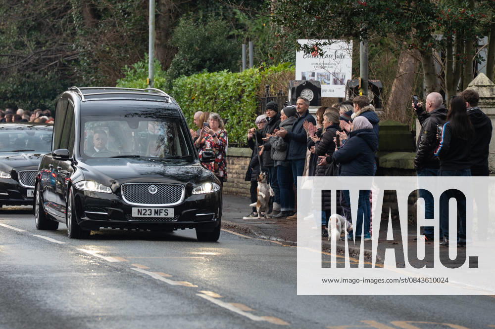 The funeral procession of Gary Mani Mounfield, Bass Player in the Stone Roses and Primal Scream, makes its way through Heaton Moor, Stockport on 22 December 2025. 22 12 2025 Stockport Greater Manchester England Heaton Moor