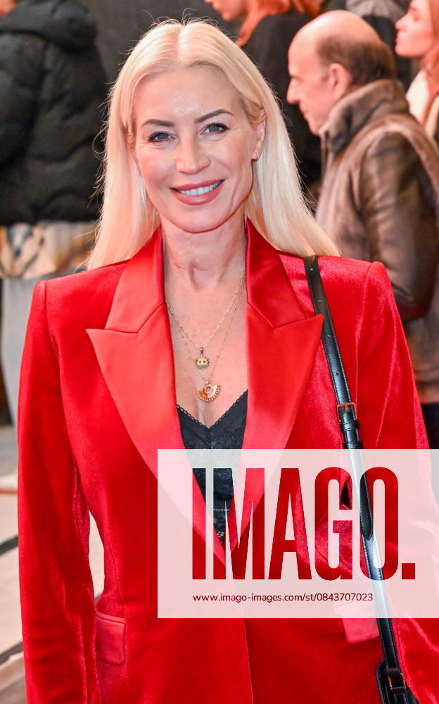 Sleeping Beauty, Arrivals, London, UK. 22 December 2025 London, UK, 22 December 2025. Denise Van Outen attends Sleeping Beauty at The London Palladium, London, UK., Credit:Lee Floyd Avalon UK, London, The London Palladium