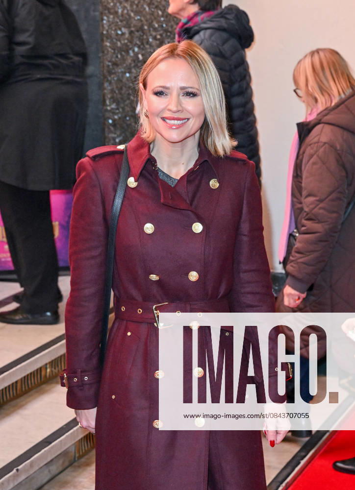 Sleeping Beauty, Arrivals, London, UK. 22 December 2025 London, UK, 22 December 2025. Kimberley Walsh attends Sleeping Beauty at The London Palladium, London, UK., Credit:Lee Floyd Avalon UK, London, The London Palladium
