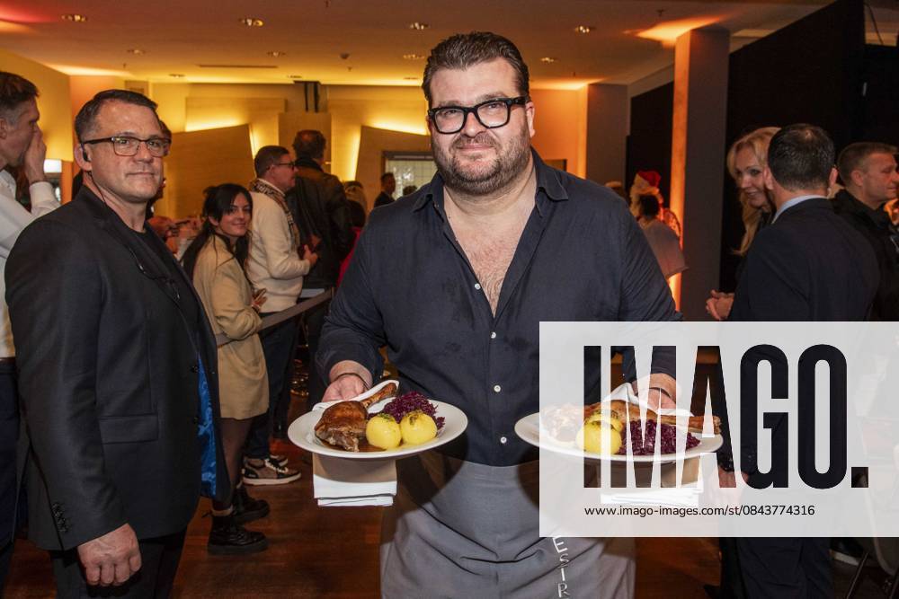 Abb Gregor Nebel as celebrity waiter serving plates with Gaensekeuele red cabbage and dumplings at the 31 Frank Zander Christmas Party Christmas Dinner for Homeless and Needy People 2025 at Estrel Convention Center on December 22, 2025 in Berlin Berlin Germany