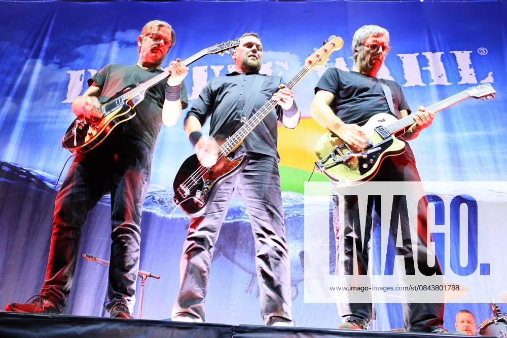 Dritte Wahl, Band, in concert live at the Max Schmeling Halle, Berlin, Berlin