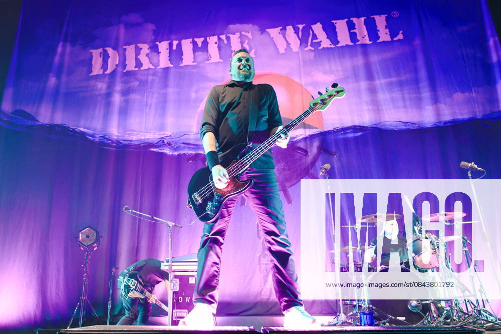 Dritte Wahl, Band, in concert live at the Max Schmeling Halle, Berlin, Berlin